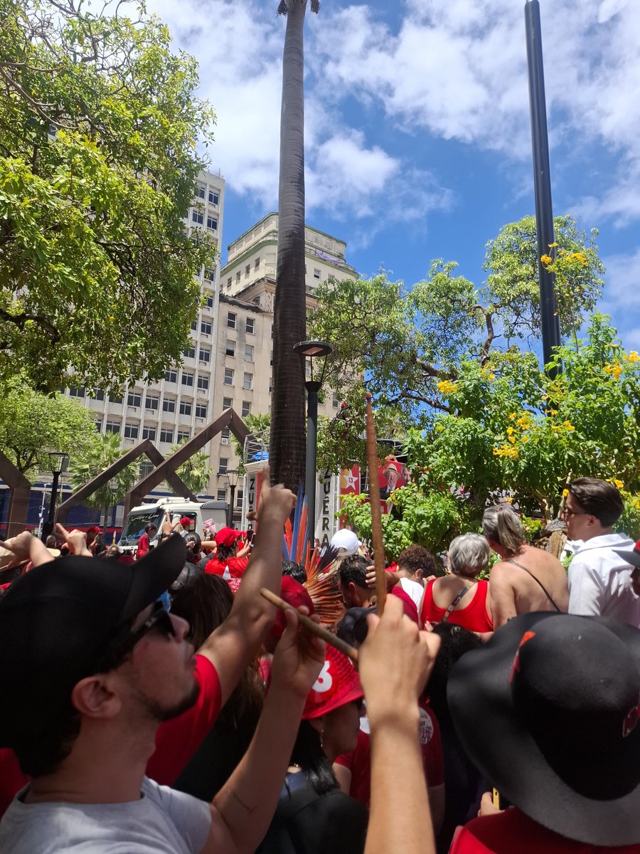 imclaah's tweet photo. so p quem foi ver o Lula no centro de fortaleza hj https://t.co/GT7ONgrT4S