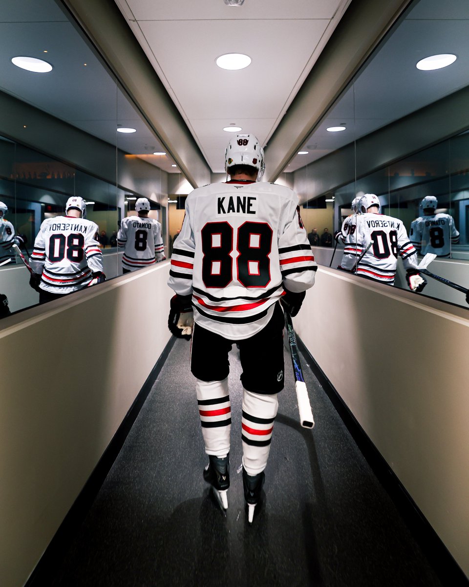 NHLBlackhawks's tweet photo. everyone better be tuned in on @espn!!

📺 @espn 
📻 @WGNRadio https://t.co/hZxIQVfHmt