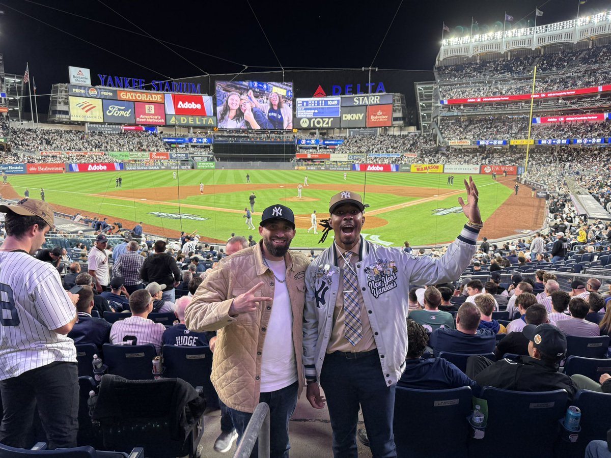 _the6thman's tweet photo. One of the hardest working people in the game! @keithmcpherson
All over @yankeestadium to @wfansportsradio for postgame and back on his own show.
Keith has the jersey swag and confidence.
Feel at home when I’m chopping it up with him
#LetsGoYankees #FanAdvisoryNetwork https://t.co/OFAtoDWtT2