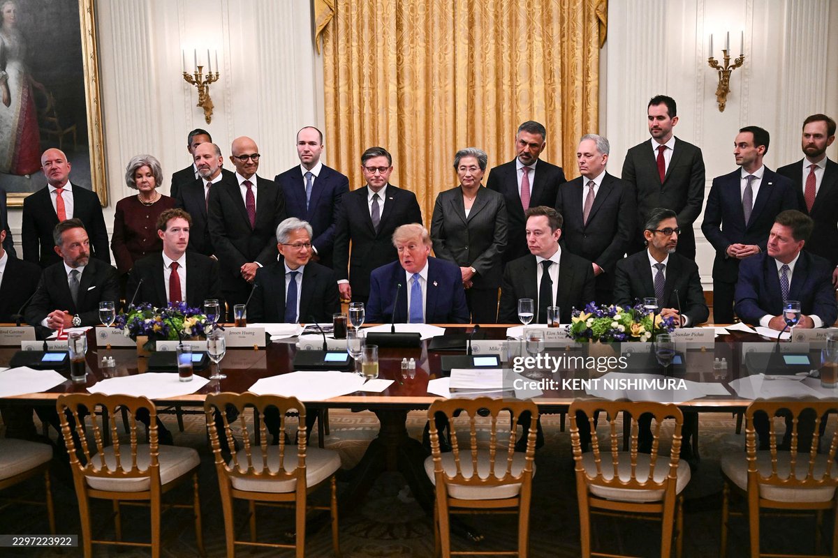 StockMKTNewz's tweet photo. The CEOs in this photo control companies worth more than $20 Trillion combined https://t.co/7jnV7Ik5ev