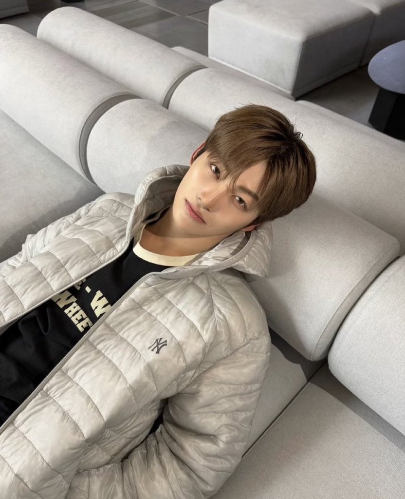 luvon328's tweet photo. 와 한지훈 얼굴 존나 좋다… https://t.co/l1JfPM6PUw