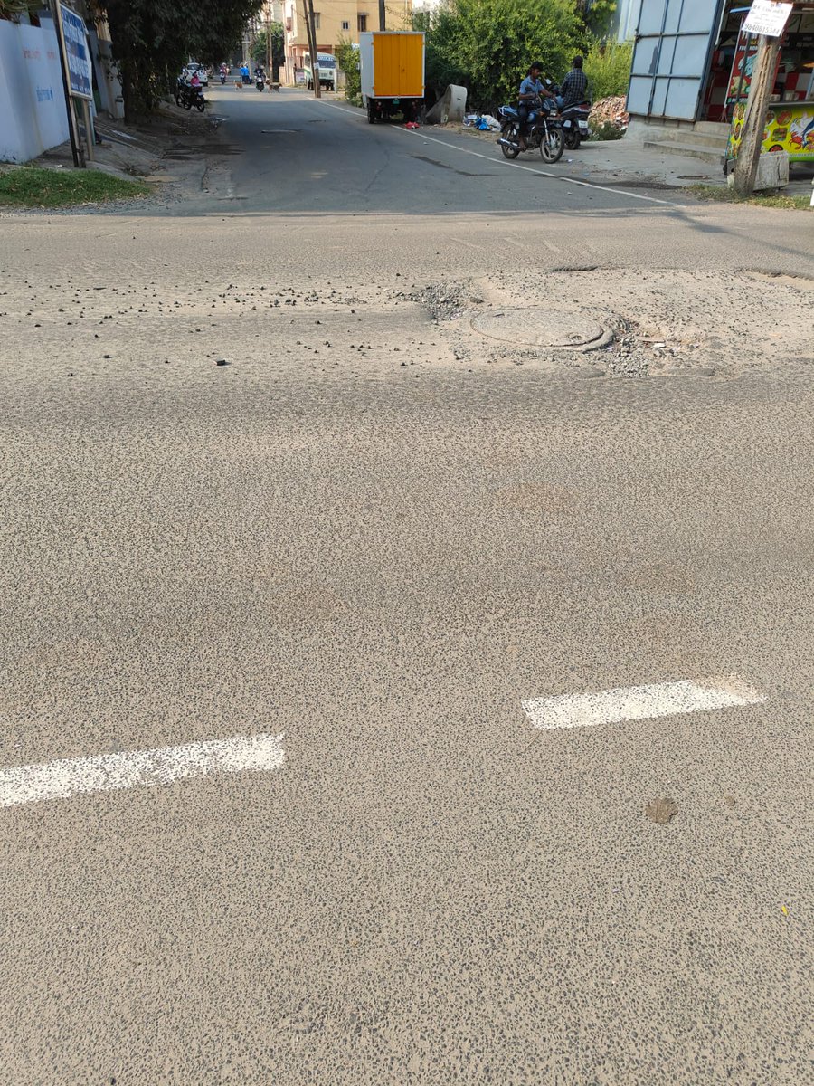 rajesh_me2910's tweet photo. @chennaicorp
Road damage due to Man hole/ Drainage hole.
#Chennaicorporation
#pothhole
#Insecureroads
#Poorroads
Location : Madhanagar Main road.
https://t.co/tyQA8YDf7p https://t.co/g8o6xAJgcL