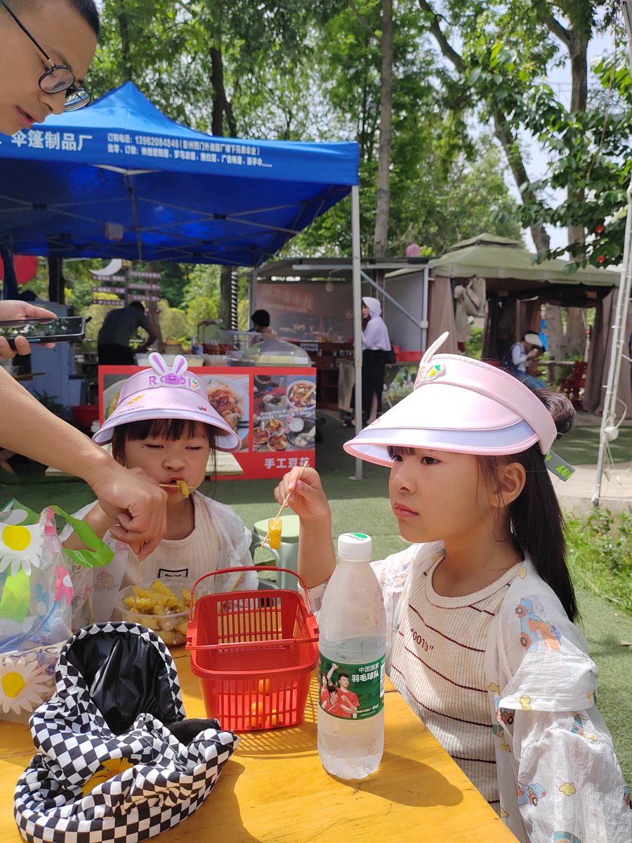 ks4xi9's tweet photo. [Sunny day with nice snacks, fun vibes from Langfendi group!] https://t.co/B5OdHOUaS5