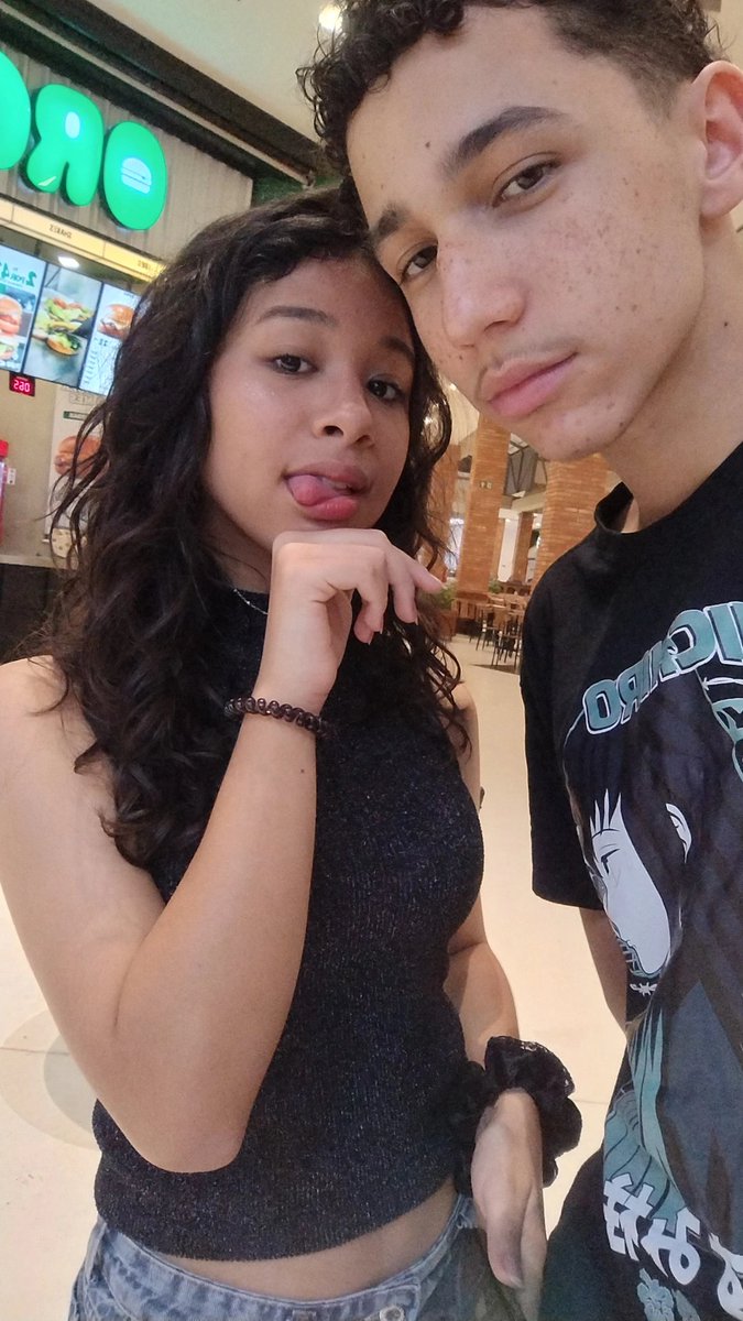 Seinb3r's tweet photo. eu e minha esposa ok https://t.co/Y2WjVByXAN