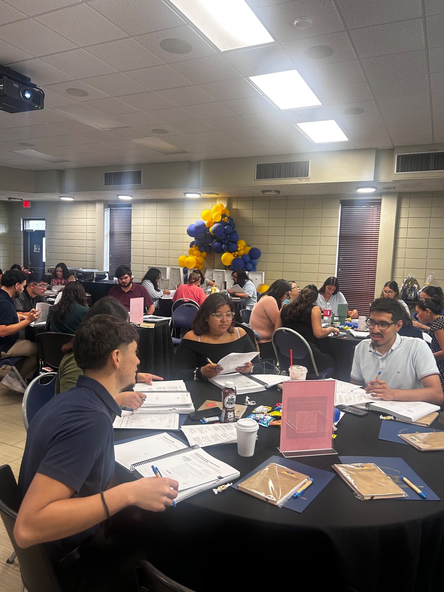 keli_soliz's tweet photo. @JavelinaNation students from the Educator Prep Program were bold enough to dream it and brave enough to try in today’s @lead4ward  new teacher day of learning! Thanks to the faculty and supervisors who joined to support the learning! https://t.co/22xG5L9BcL