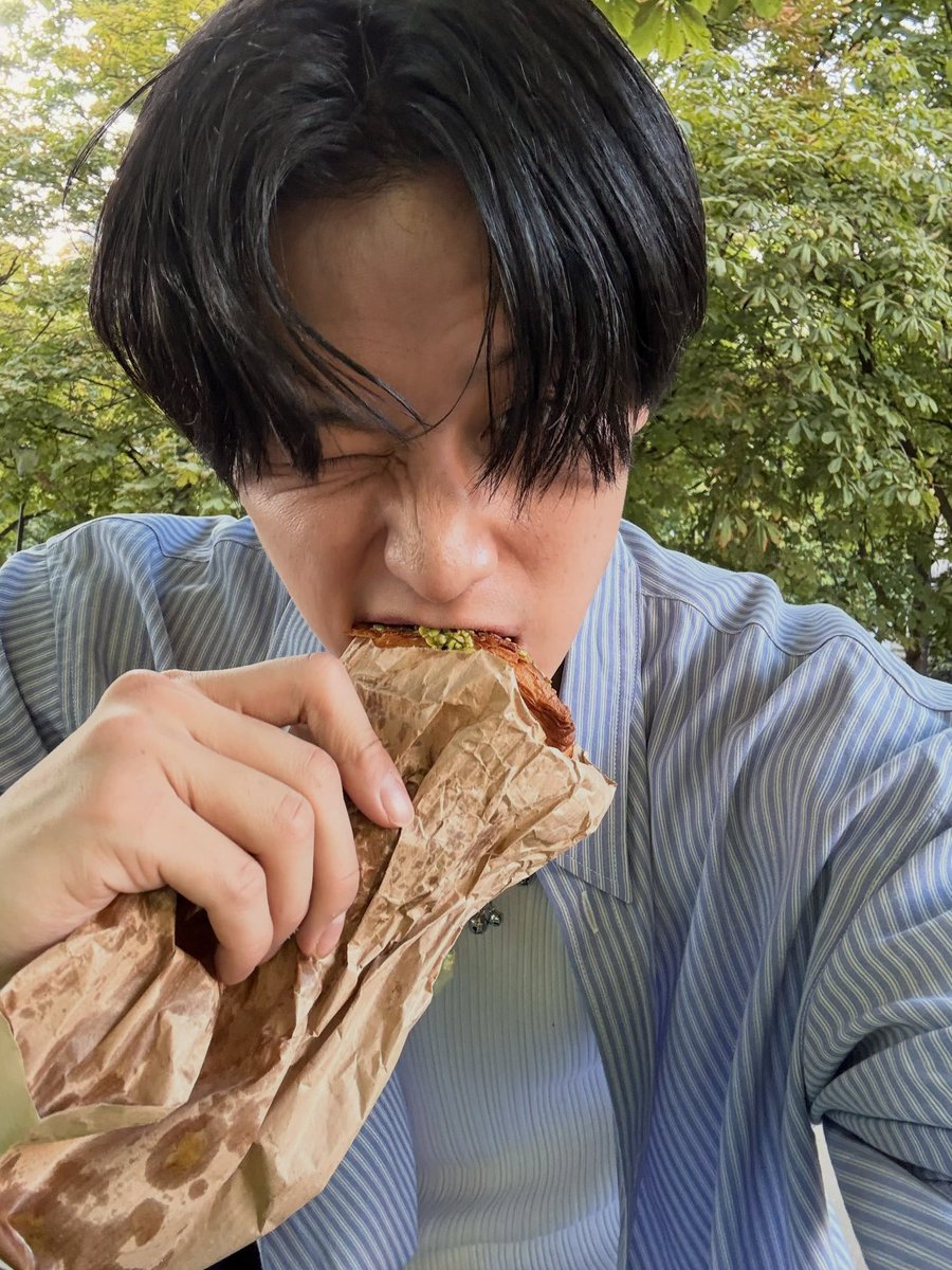 55xxqz's tweet photo. To. 주연
파리에서 또 예쁜 사진을 많이많이 찍어오도록해 https://t.co/KOZCRlgiid