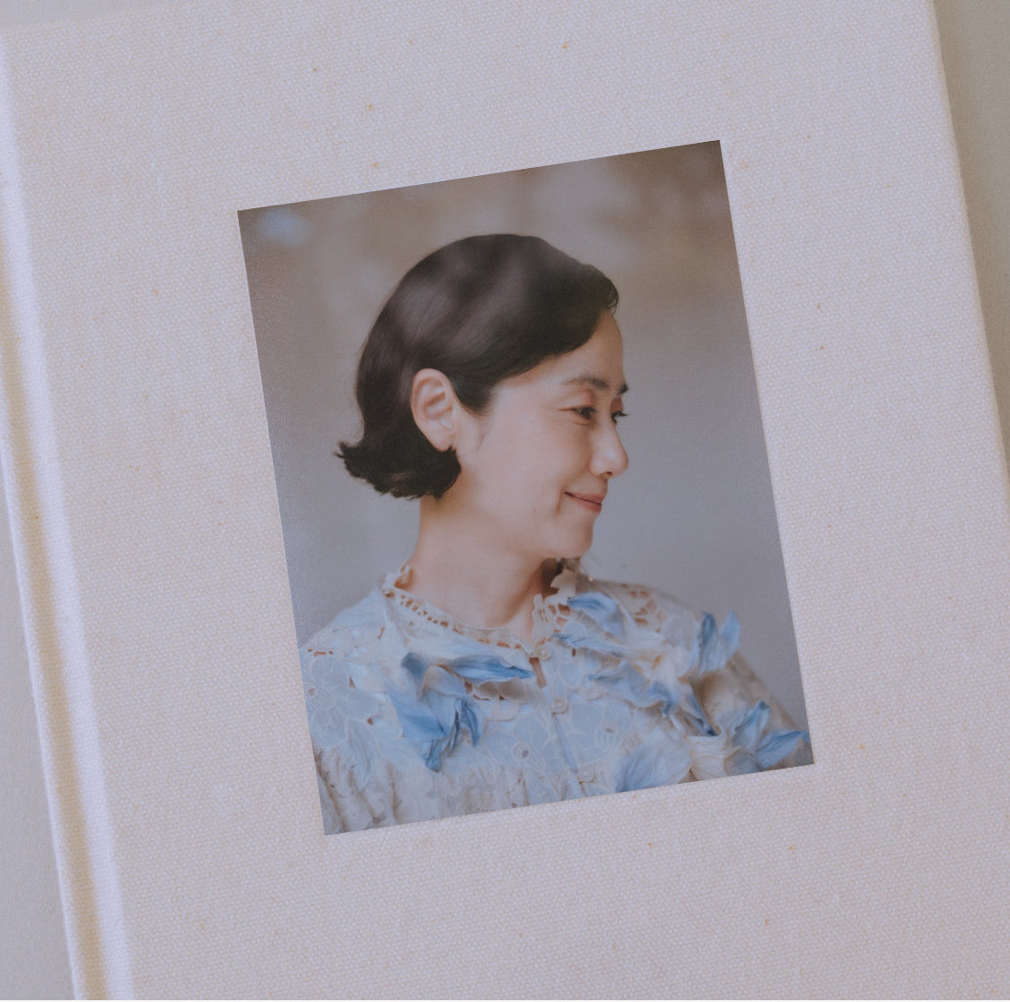 tomoyo_staff's tweet photo. #原田知世
新作『恋愛小説5～my white days』
アナログLPでもリリース決定❣️

発売は12月9日(水)です。
ジャケット・デザイン公開✨

https://t.co/zDsy014Plz https://t.co/uI4Q89pGqm