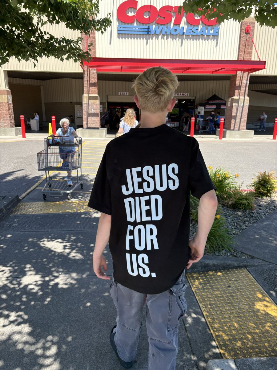MorganBat21's tweet photo. Jesus Christ died for us. https://t.co/6uNYoHvRmV