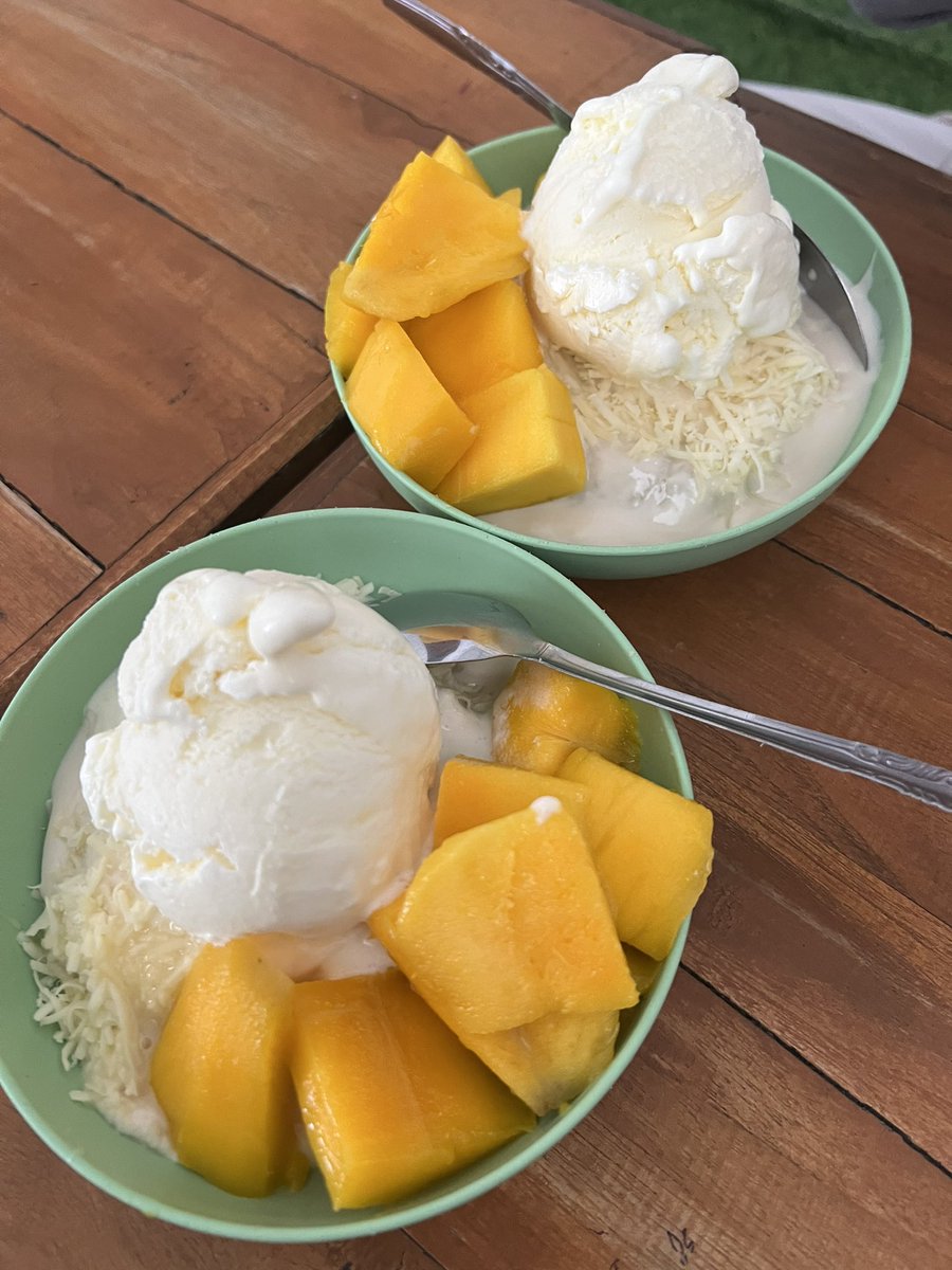 kaethepoet's tweet photo. spam tansu mangga + es krim 🤤🤤🤤 https://t.co/b5D7rm1azJ