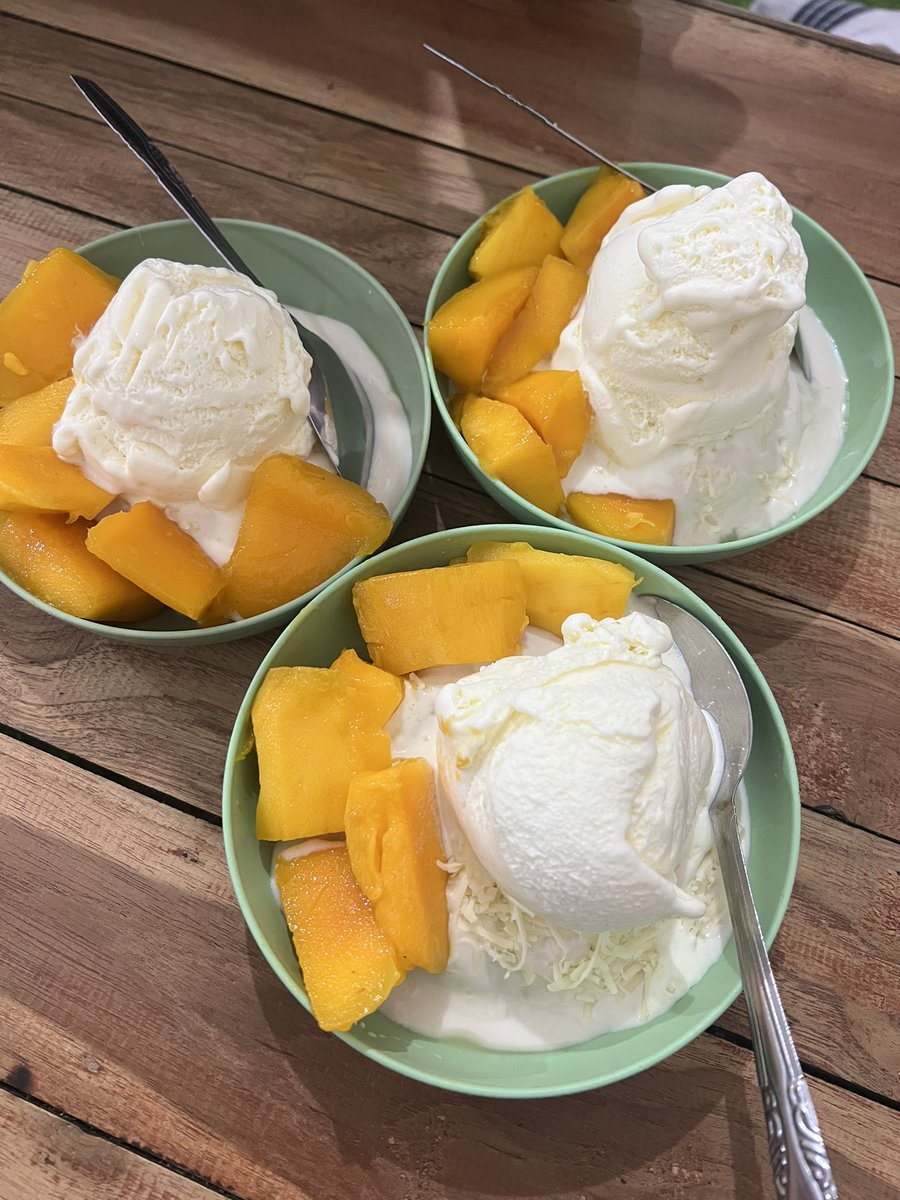 kaethepoet's tweet photo. spam tansu mangga + es krim 🤤🤤🤤 https://t.co/b5D7rm1azJ