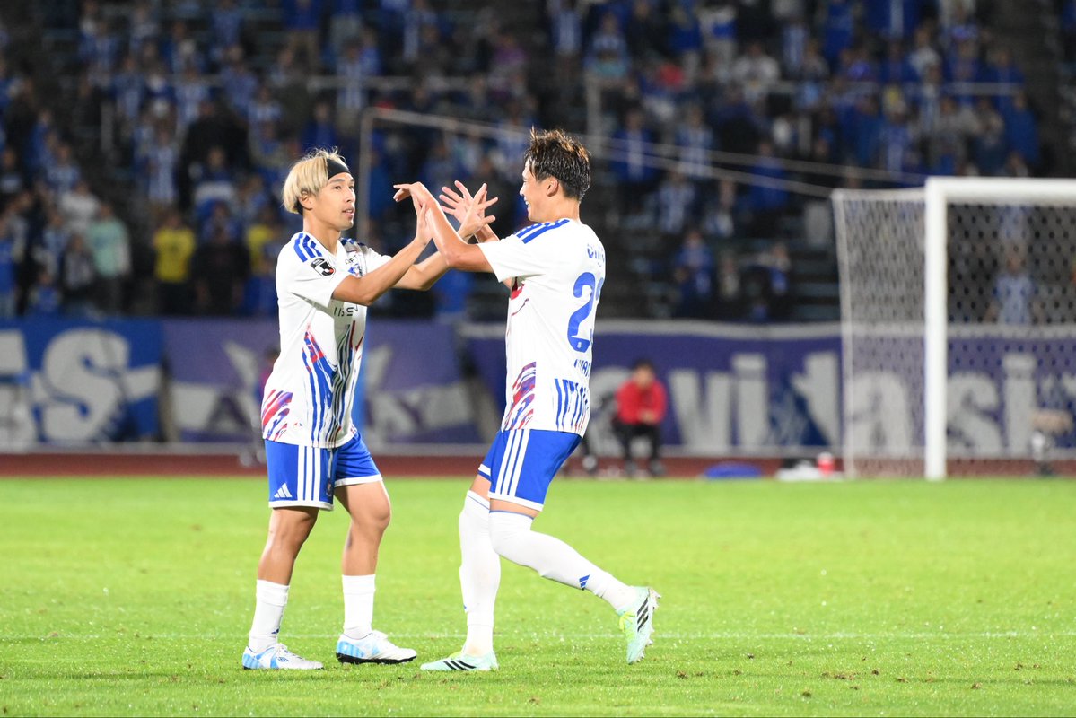 prompt_fmarinos's tweet photo. 𝙒𝙚𝙡𝙘𝙤𝙢𝙚 𝘽𝙖𝙘𝙠, 𝘿𝙖𝙞𝙮𝙖.

何度も立ち止まり、
何度も痛みと向き合い、
それでも歩き続けた日々。

磨き続けたダイヤは、何度でも輝く。

#fmarinos #遠野大弥 https://t.co/EWW8s5XNlS