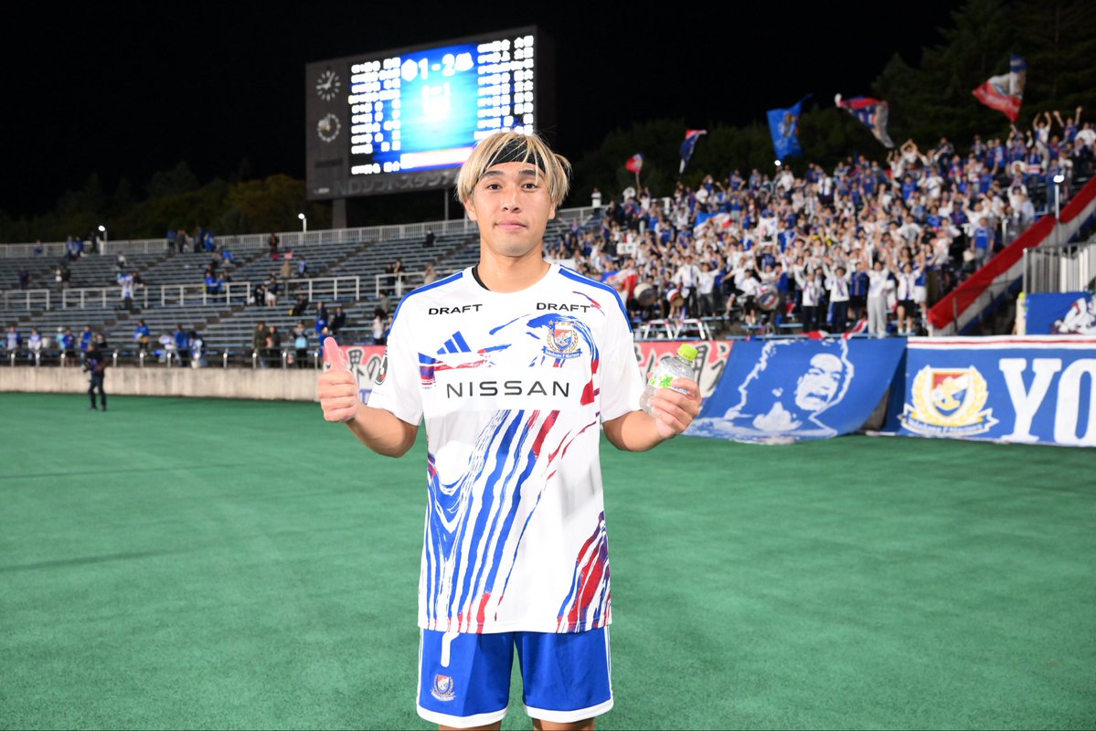 prompt_fmarinos's tweet photo. 𝙒𝙚𝙡𝙘𝙤𝙢𝙚 𝘽𝙖𝙘𝙠, 𝘿𝙖𝙞𝙮𝙖.

何度も立ち止まり、
何度も痛みと向き合い、
それでも歩き続けた日々。

磨き続けたダイヤは、何度でも輝く。

#fmarinos #遠野大弥 https://t.co/EWW8s5XNlS