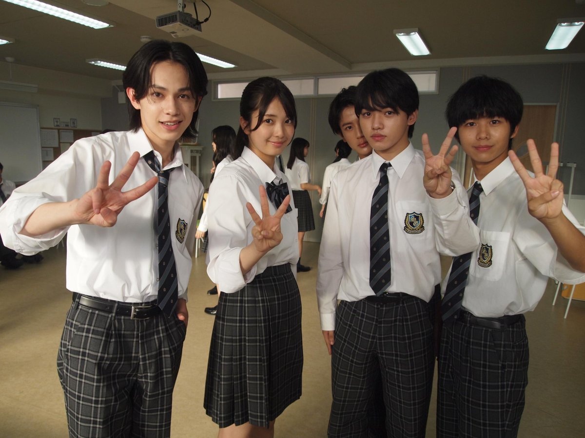 GTO2026summer's tweet photo. ❬❰ 𝒐𝒇𝒇 𝒔𝒉𝒐𝒕 ❱❭

鬼ッチに学校をやめてほしくなくて、
立てこもった1年B組🏫

本番さながらの撮影に挑み、
最後には生徒役メンバー全員の絆も
さらに深まった撮影となりました✨

その様子はぜひ本編でご覧ください！

最終回TVer無料配信中🫵
#GTO
#梶原叶渚 #川口和空 #柴崎楓雅 #難波碧空 #LILLEAGUE #西浦心乃助 #TheRightLight #堀口真帆 #松尾そのま #大石愛陽 #金子遥 #伊藤駿太 #角田一絆 #永井湖白 #西川実花 #山本雪菜 #上村佳里奈 #富居玲衣 #新井乃愛 #川辺慶乃 #金澤颯 #髙橋佑大朗 #齊藤虎ノ介 #神江ジョー