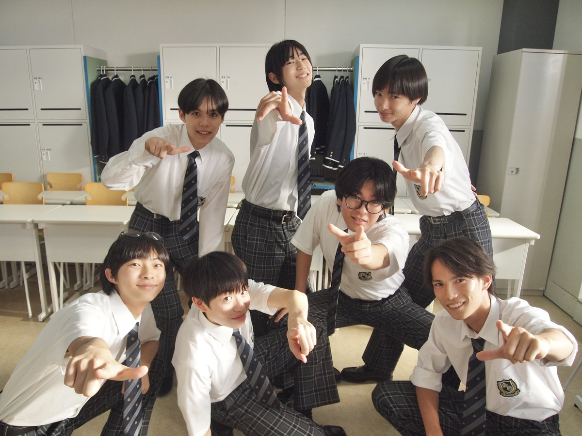 GTO2026summer's tweet photo. ❬❰ 𝒐𝒇𝒇 𝒔𝒉𝒐𝒕 ❱❭

鬼ッチに学校をやめてほしくなくて、
立てこもった1年B組🏫

本番さながらの撮影に挑み、
最後には生徒役メンバー全員の絆も
さらに深まった撮影となりました✨

その様子はぜひ本編でご覧ください！

最終回TVer無料配信中🫵
#GTO
#梶原叶渚 #川口和空 #柴崎楓雅 #難波碧空 #LILLEAGUE #西浦心乃助 #TheRightLight #堀口真帆 #松尾そのま #大石愛陽 #金子遥 #伊藤駿太 #角田一絆 #永井湖白 #西川実花 #山本雪菜 #上村佳里奈 #富居玲衣 #新井乃愛 #川辺慶乃 #金澤颯 #髙橋佑大朗 #齊藤虎ノ介 #神江ジョー