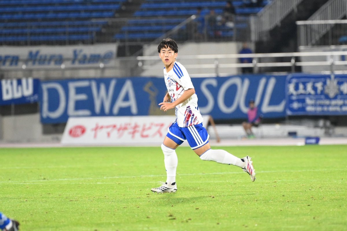 yfm_academy's tweet photo. 昨日の #ルヴァンカップ 1stラウンド 2回戦にて
#横浜F・マリノスユース の
#藤井翔大 選手がトップチームデビュー
を果たしました🙌🔴⚪️🔵

後半から出場し、
ゴール裏からは熱い声援が📣🔥

#fmarinos
#生まれながらのトリコロール
#横浜F・マリノスアカデミー https://t.co/jlnC7451Jo