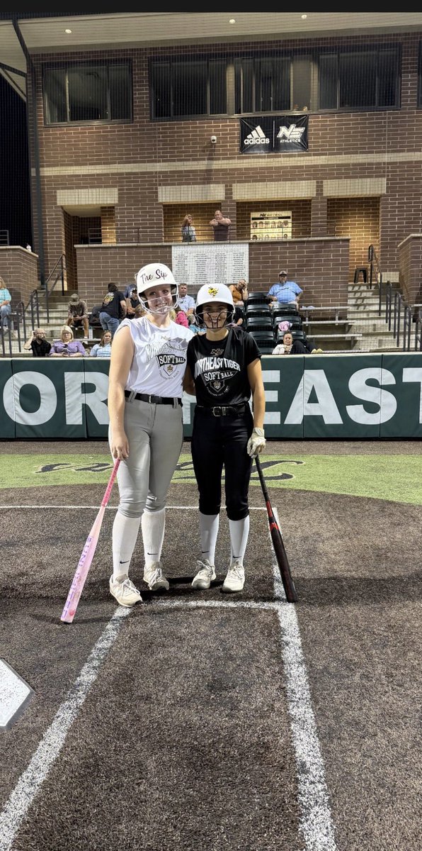 layla_elliott13's tweet photo. Week 1 @nemccsoftball Fall League Camp!!! Had so much fun seeing my sister and the rest of the players and being able to interact with them!!! Thank you to the best coaches; Kendall, Emma, and Molly for helping our team take the win!!! #hwpo #ag2g @AvaElliott2025 https://t.co/bJG7D4qbKA