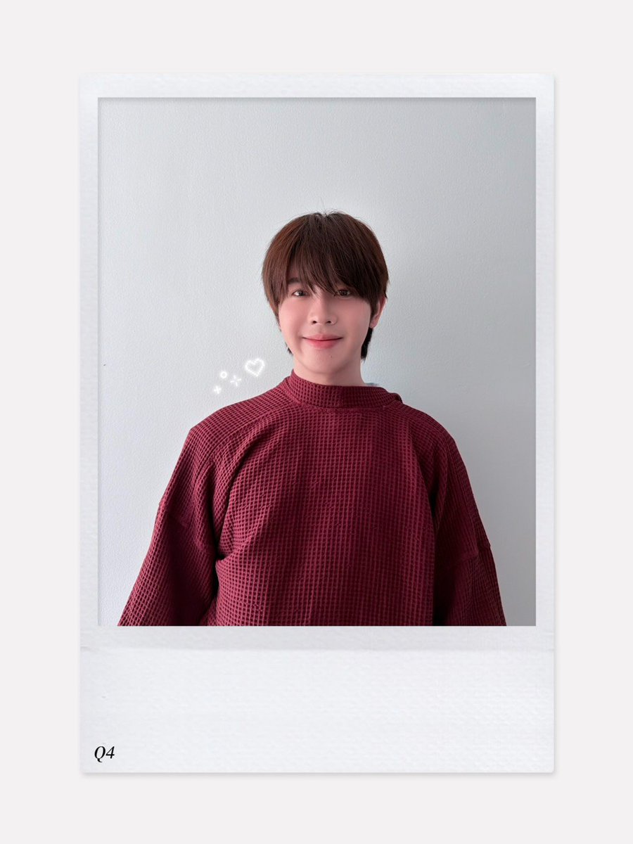 YTBSERIESTH's tweet photo. 🎥 You(r)tuber Series เมื่อผมอยากเป็นยูทูบเบอร์แข่งกับแฟนเก่า

กริ๊ง กริ๊ง ~ 🔔 เสียงแจ้งเตือนจาก Q4 มาแล้วครับ! 🤩

สวัสดีครับทุกคน ☀️ วันนี้เป็นวันสุดท้ายของเดือนแล้ว หลายคนอาจจะงานยุ่งหรือต้องเคลียร์งานกันเยอะแน่ ๆ เลย... ผมเองก็เหมือนกันครับ 🥹

วันนี้ผมก็เลยต้องรีบมาคุยงานด่วนกับ ‘อินทัช’ ตั้งแต่เช้าเลย 

แต่ถึงงานจะหนักแค่ไหน ผมก็สู้เต็มที่ครับ! เพราะว่าวันนี้ผมจะได้เจอกับ ‘ชอบคุณ‘ ด้วยยังไงละ (ไม่ต้องอิจฉากันนะครับ อิ_อิ) 

ยังไงพวกเราก็ขอเป็นกำลังใจให้ทุกคนในวันสิ้นเดือนเหมือนกันนะครับ สู้  ๆ ไปด้วยกันครับ 🥰

YOURTUBER Q4
#ยัวร์ทูบเบอร์Q4