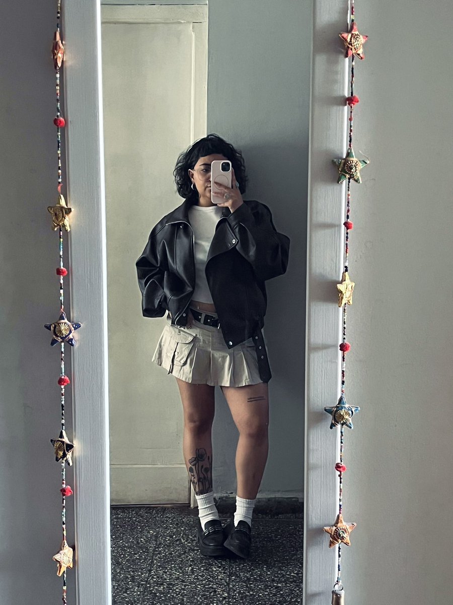 _v4lenn7_'s tweet photo. el mejor outfit del mes https://t.co/nZh7EaL2ry