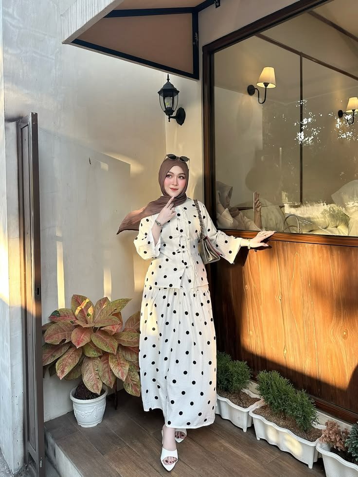 itssyayayaa_'s tweet photo. suka deh sama yang simpel simpel aja, misal pake one set polkadot ginii🫰🏻💅🏻 https://t.co/VQW7kU2Mcb