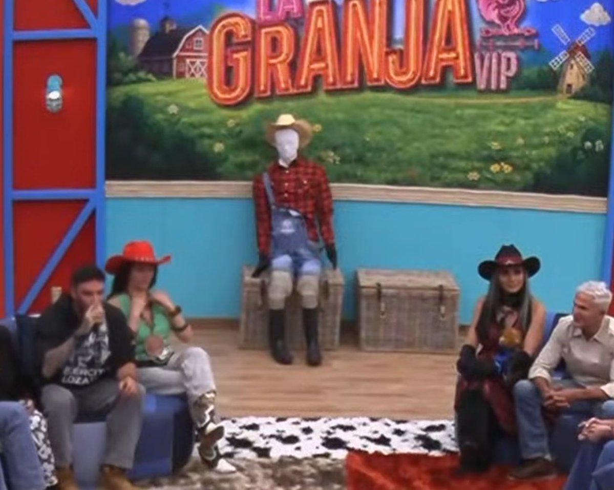 IamkrellSam's tweet photo. Llévense a Natalia y Pablo y traigan de vuelta al muñeco

#GranjaVIP https://t.co/f0sotNrwID