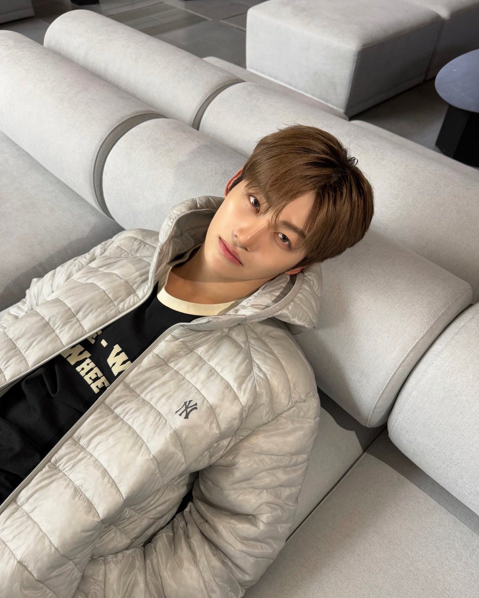 nshnshngd's tweet photo. 와씨발 인물났네 당신은 이 머리를 해야한다 https://t.co/j1y43eIc7o