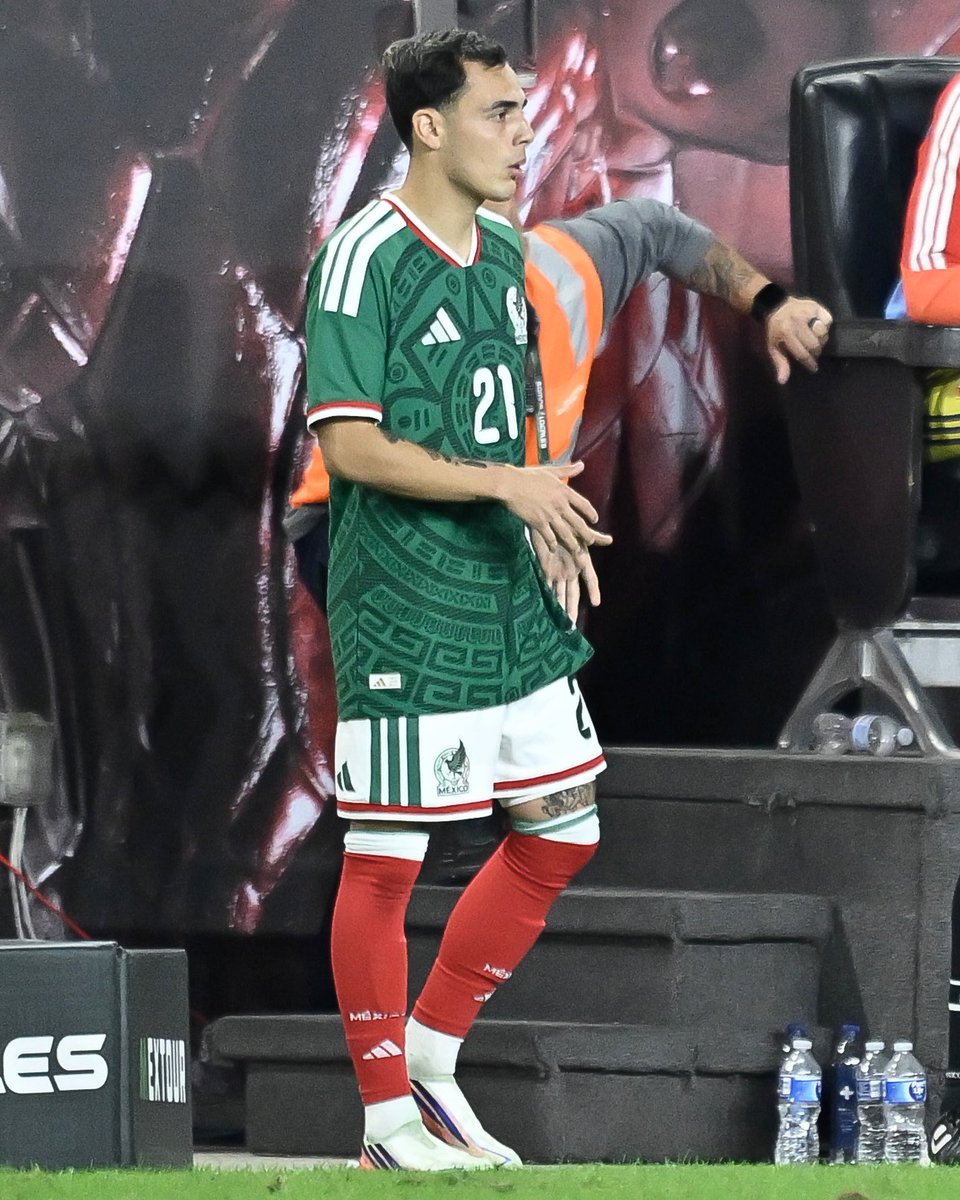 TapatioCD's tweet photo. 🇲🇽 4️⃣ de los elementos que terminaron el partido de @miseleccionmx vistieron la playera del Tapatío 🔴⚪️ Semillero de los mejores jugadores mexicanos 👏🏼

🔥 ¡SIMPLEMENTE LA MEJOR CANTERA DE MÉXICO! 🔝 https://t.co/weC6zG8aSl