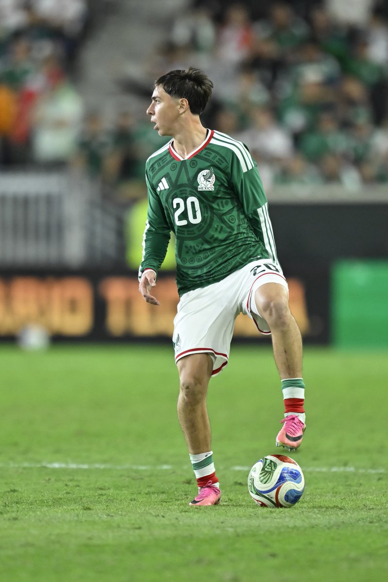 TapatioCD's tweet photo. 🇲🇽 4️⃣ de los elementos que terminaron el partido de @miseleccionmx vistieron la playera del Tapatío 🔴⚪️ Semillero de los mejores jugadores mexicanos 👏🏼

🔥 ¡SIMPLEMENTE LA MEJOR CANTERA DE MÉXICO! 🔝 https://t.co/weC6zG8aSl
