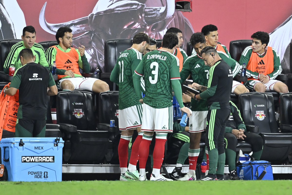 TapatioCD's tweet photo. 🇲🇽 4️⃣ de los elementos que terminaron el partido de @miseleccionmx vistieron la playera del Tapatío 🔴⚪️ Semillero de los mejores jugadores mexicanos 👏🏼

🔥 ¡SIMPLEMENTE LA MEJOR CANTERA DE MÉXICO! 🔝 https://t.co/weC6zG8aSl