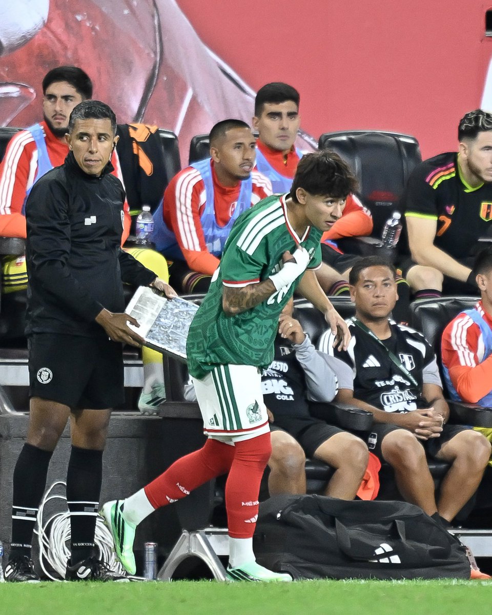 TapatioCD's tweet photo. 🇲🇽 4️⃣ de los elementos que terminaron el partido de @miseleccionmx vistieron la playera del Tapatío 🔴⚪️ Semillero de los mejores jugadores mexicanos 👏🏼

🔥 ¡SIMPLEMENTE LA MEJOR CANTERA DE MÉXICO! 🔝 https://t.co/weC6zG8aSl