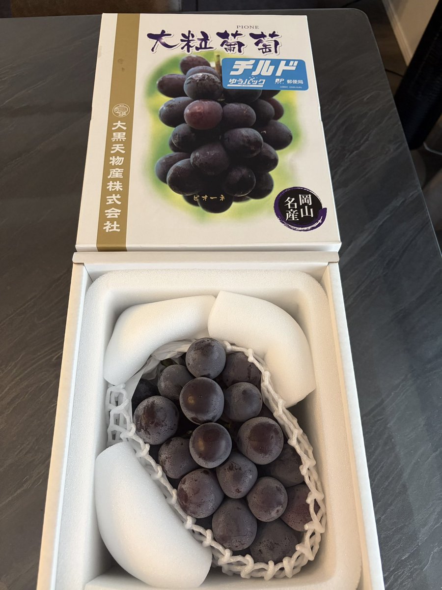 CMinicabu's tweet photo. 2026/9/30
大黒天物産株式会社より
ピオーネ🍇

突然の到着にビックリ👀
片手で持ったらずっしり重たい🥹
いただきます🙏 https://t.co/WPVwxv4bmV