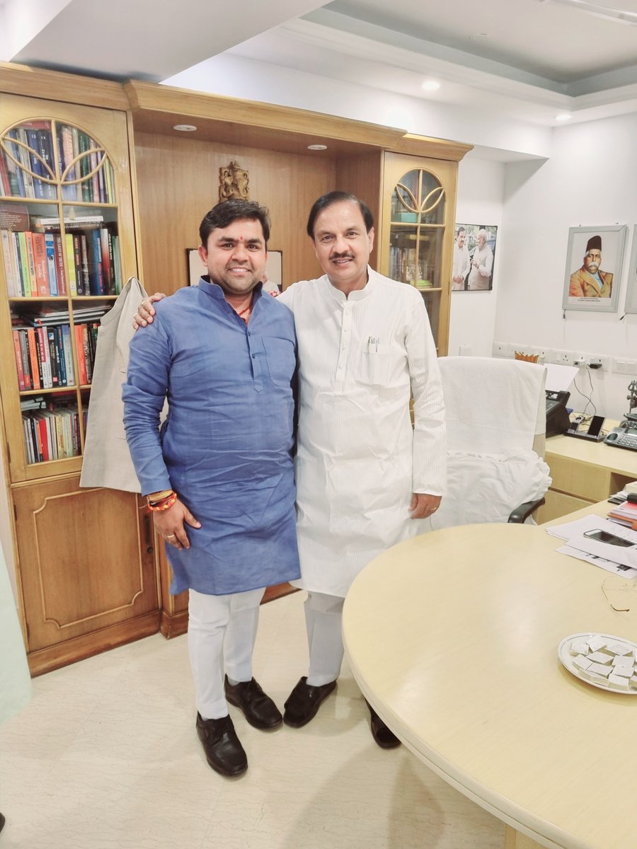 rkshsharma's tweet photo. लोकप्रिय नेता, हम सभी के मार्गदर्शक, करोड़ों कार्यकर्ताओं के सच्चे अभिभावक, जन-जन के प्रिय, गौतम बुद्ध नगर से तीसरी बार सांसद एवं पूर्व केंद्रीय मंत्री आदरणीय Dr. Mahesh Sharma  जी को जन्मदिन की हार्दिक शुभकामनाएँ| https://t.co/I2U0c78eaL