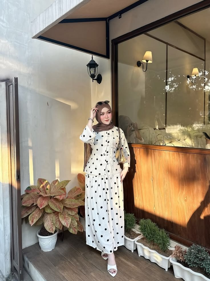 itssyayayaa_'s tweet photo. suka deh sama yang simpel simpel aja, misal pake one set polkadot ginii🫰🏻💅🏻 https://t.co/VQW7kU2Mcb