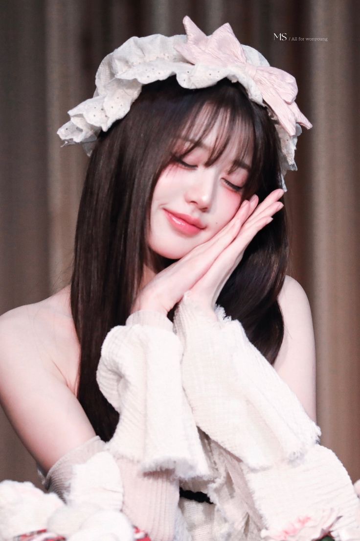 rosiellachu's tweet photo. @katarinafluu ✧˚₊· Train your mind to see the good things. Positivity is a choice. The happiness of your life. depends on your thoughts. ·₊˚✧ https://t.co/32NFv2k4WA