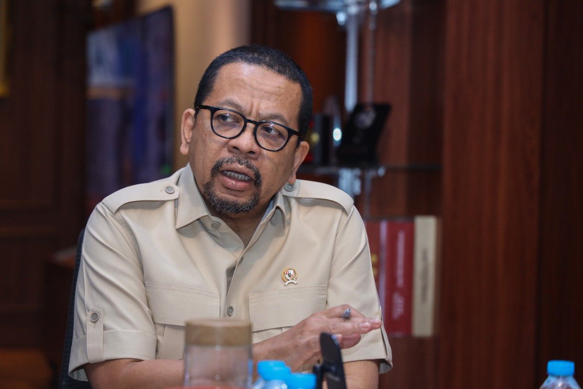 INFOBNN's tweet photo. HADAPI ANCAMAN NARKOTIKA, BNN DORONG PENGUATAN SINERGI BERSAMA BAKOM RI

Penguatan sinergi lintas sektoral menjadi langkah penting dalam menghadapi ancaman narkotika.

https://t.co/o0WK5h81Xo https://t.co/soyhiFzDlR