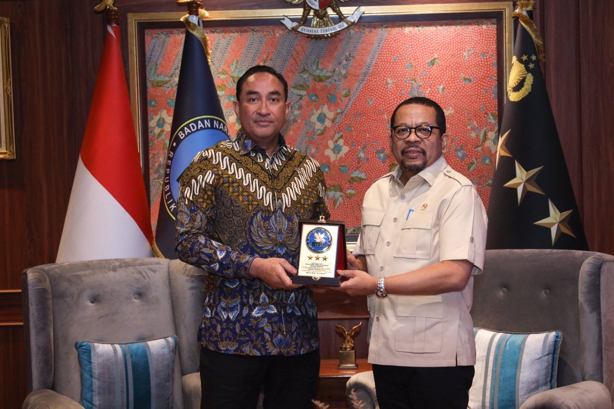 INFOBNN's tweet photo. HADAPI ANCAMAN NARKOTIKA, BNN DORONG PENGUATAN SINERGI BERSAMA BAKOM RI

Penguatan sinergi lintas sektoral menjadi langkah penting dalam menghadapi ancaman narkotika.

https://t.co/o0WK5h81Xo https://t.co/soyhiFzDlR