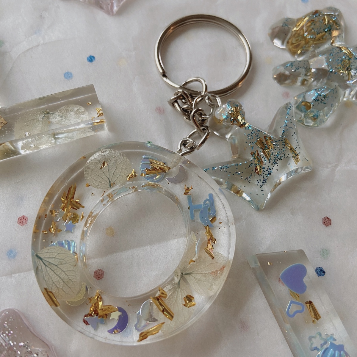 JuanHweecf's tweet photo. Just finished my custom resin keychain, embedded dried pressed flowers I foraged this weekend—tiny nature touch for my bag https://t.co/OAvhImGxXD