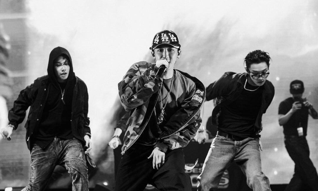 terjemahinRYUL's tweet photo. 260930 📸 shrinela

Serenades &amp; Body Rolls in LA

#률 #RYUL #롱샷 #LNGSHOT https://t.co/K6U24MonC3