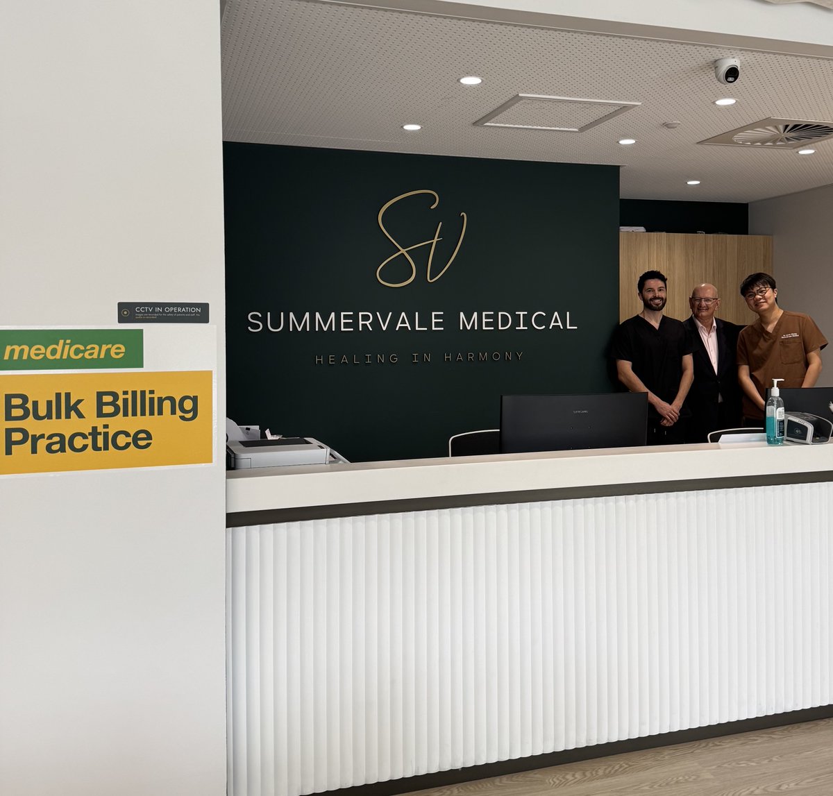ShayneNeumannMP's tweet photo. Lovely to catch up with Dr James Doyle at the newly opened Summervale Medical clinic in Fernvale.

This is a fully bulk billing GP practice, and it's great to see services like this opening in the Somerset Region, making it easier for locals to access affordable healthcare. https://t.co/CkBAKKZECp