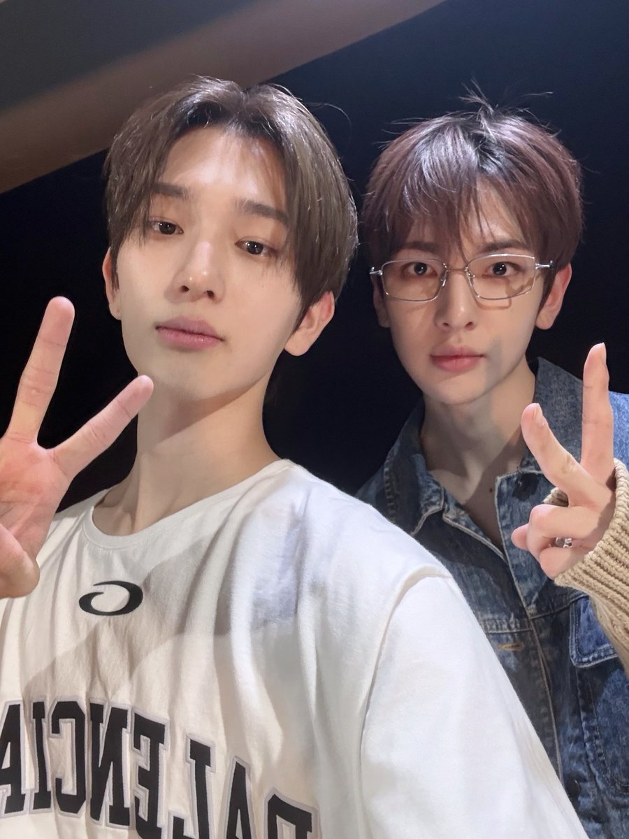 m1miiz_'s tweet photo. Que bonito se ven💕💕✨️
#EPEX #에펙스 https://t.co/oYzceuGUbz