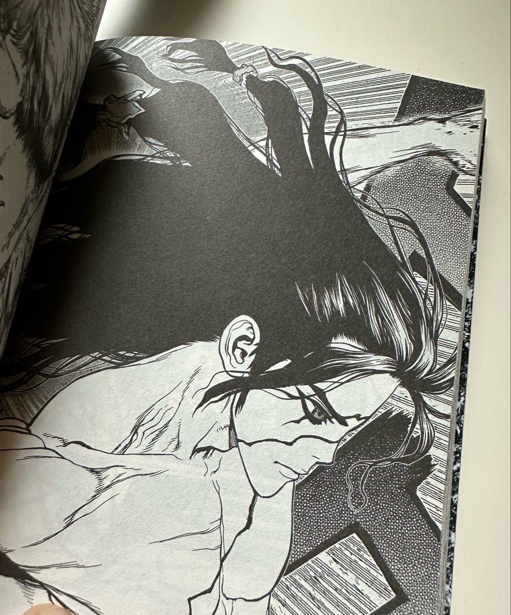 yaji_1021's tweet photo. 漫画真是常看常新，又有新的造谣可以说，我发现司刚登场的时候没有剃鬓角，后面就莫名其妙剃了，骚了哄的，在中国古时候女子家中的至亲去世也会这么做，这是一个【断发】的概念。 https://t.co/k7XBnkzfRp