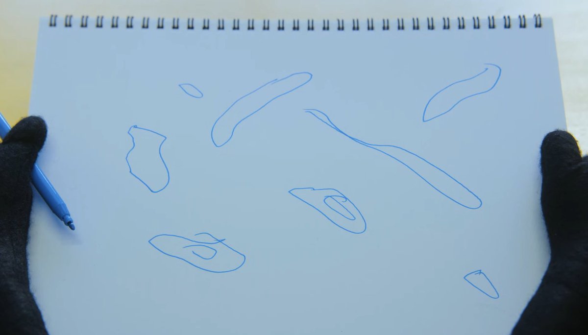 yoko__0522's tweet photo. 空に透明なやつがふやふやしている絵を描いたスンスンに対し何も言えないファンファン（私と同じ表情）
6歳で飛蚊症になるのかwww

コーヒーに角砂糖を入れたいのにスンスンが座っているから何も言えないココちゃん（スンスンには角砂糖が椅子に見えたのね）
スンスン憧れのブラックコーヒーで飲みます https://t.co/qMFcPEQveI
