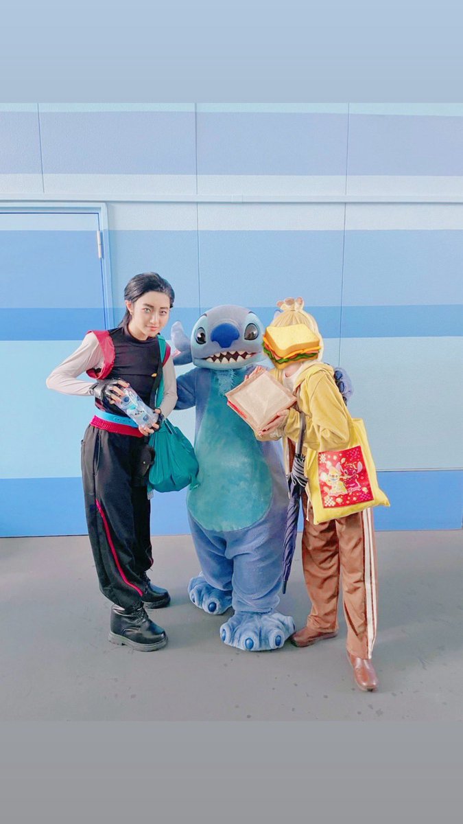 Mendacoscosplay's tweet photo. 9/29（火）はガントゥとルーベンでランドにいましたー！！！✨️✨️✨️

まさかの上司🐹とライバル？❤️に会えたし、推しキャラ仮装者様🦎👁️にも出会えて、めちゃくちゃDハロできた😆😆
またやりたいな！！

 #Dハロ仮装 
 #Dハロ仮装2026

🥪：@pineapplcoast https://t.co/iJq9hCGpJt