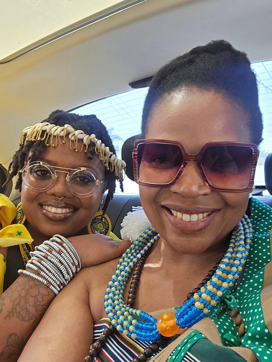 __T_touch's tweet photo. The legendary actress Flo Masebe with her beautiful daughter. ❤️ https://t.co/6HhMJPpmNp
