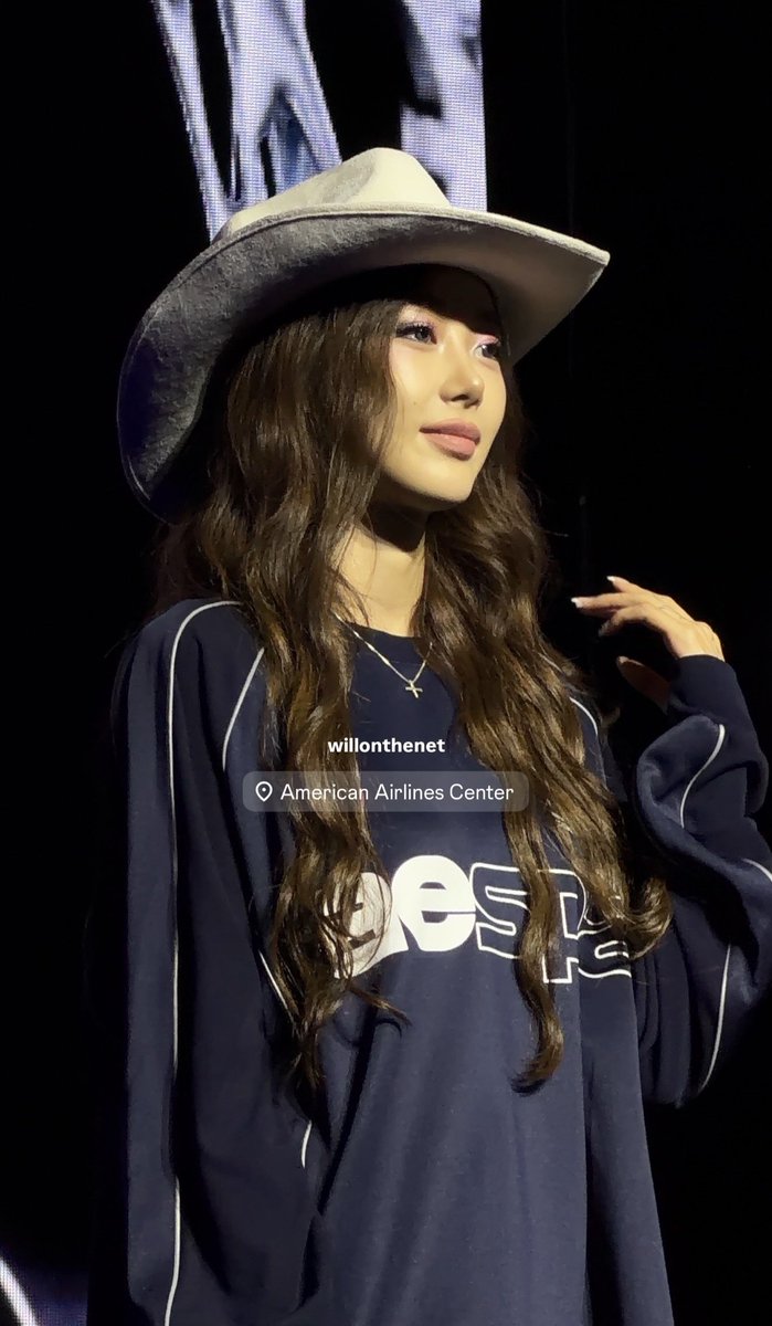 chaenglovesus's tweet photo. giselle wearing a cowboy hat for encore because they’re in texas 😹 https://t.co/P5oZNZLYSu