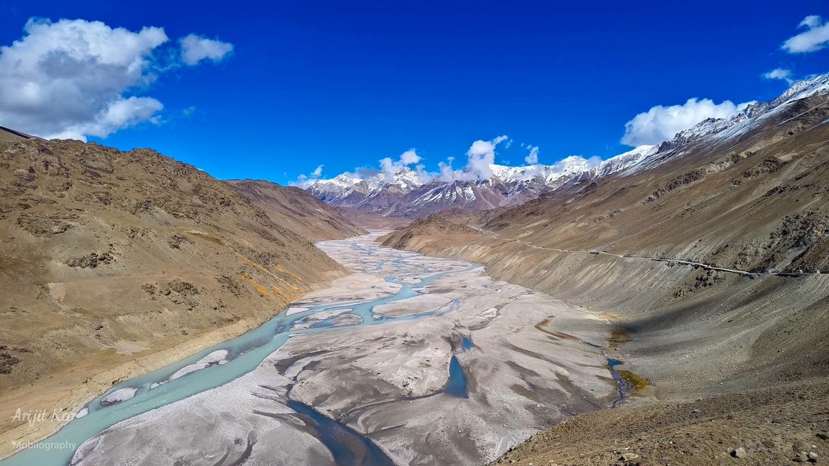 Surender_10K's tweet photo. Chandra River at Lahul Valley on way to Chandratal from Lossar ✨💙
#Chandratal #River #LahaulValley #Lossar #ChandraRiver https://t.co/pv6z3PVkGn
