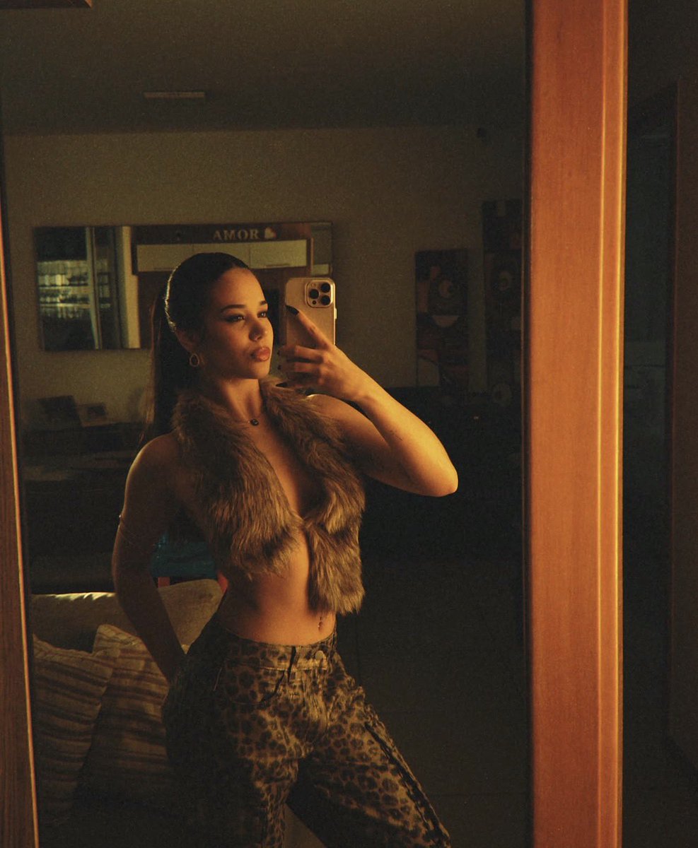 Tigr4sBrasil's tweet photo. 🦁| FELINA! 🐾

Atualização da Leonna em sua conta do Instagram com novas fotos no conceito do seu GirlGroup TIGR4S! VAI COM CALMA MAMIS! 🔥🐯

🔗 https://t.co/H7rXVsep0H

#TIGR4S https://t.co/mmsEZ7a1Gp