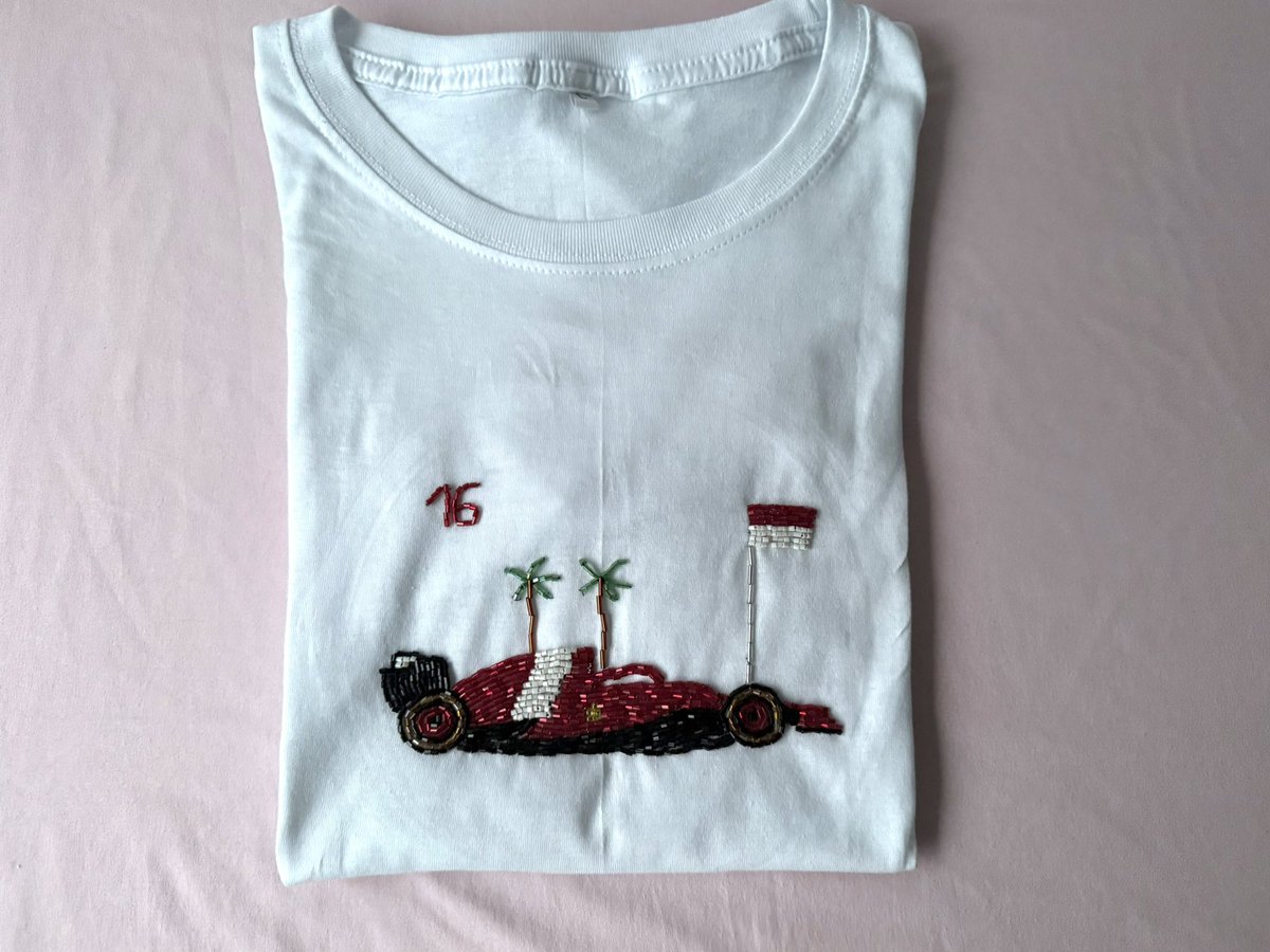 escuderiastore's tweet photo. holaa #f1twt me hice una cuenta para presentarles mi emprendimiento!!
realizo baby tees bordadas a mano con canutillos/mostacillas de f1.
soy de buenos aires y realizo envios a todo el país 🇦🇷<3

me ayudarian muchisimo con likes y rts!!! 🥺 https://t.co/k0pFzfL9vR