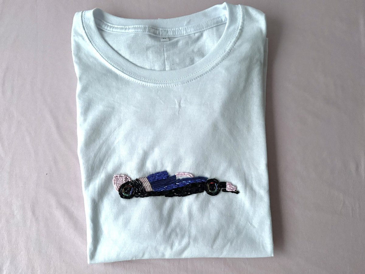 escuderiastore's tweet photo. holaa #f1twt me hice una cuenta para presentarles mi emprendimiento!!
realizo baby tees bordadas a mano con canutillos/mostacillas de f1.
soy de buenos aires y realizo envios a todo el país 🇦🇷<3

me ayudarian muchisimo con likes y rts!!! 🥺 https://t.co/k0pFzfL9vR