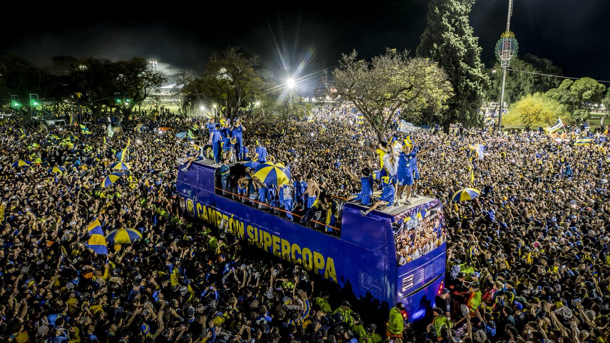 RosarioCentral's tweet photo. SENTIMIENTO INEXPLICABLE 🔥💛💙 https://t.co/KUWDLOQ8Us
