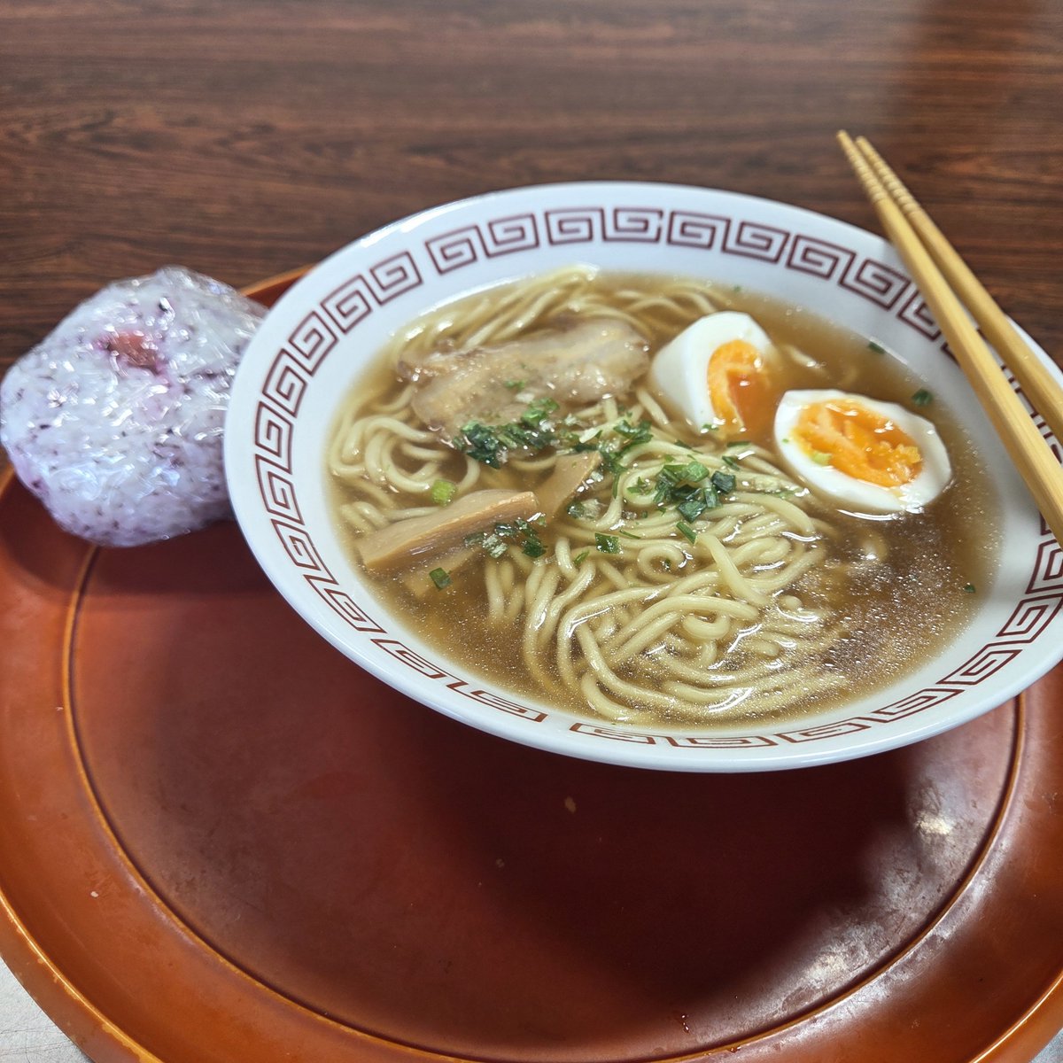 5736285's tweet photo. 今日のお昼はラーメン定食🍜 https://t.co/Vcgv3PqygA